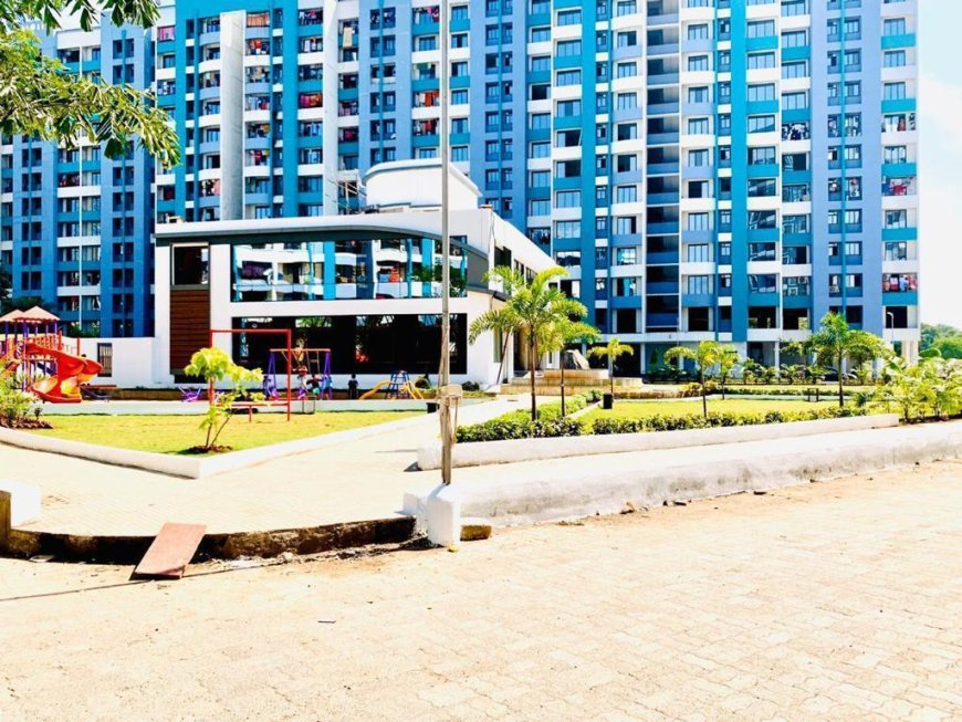 Flat in Thane