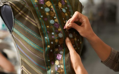 How Do You Choose the Right Ladies Tailor for Perfect Fitting?