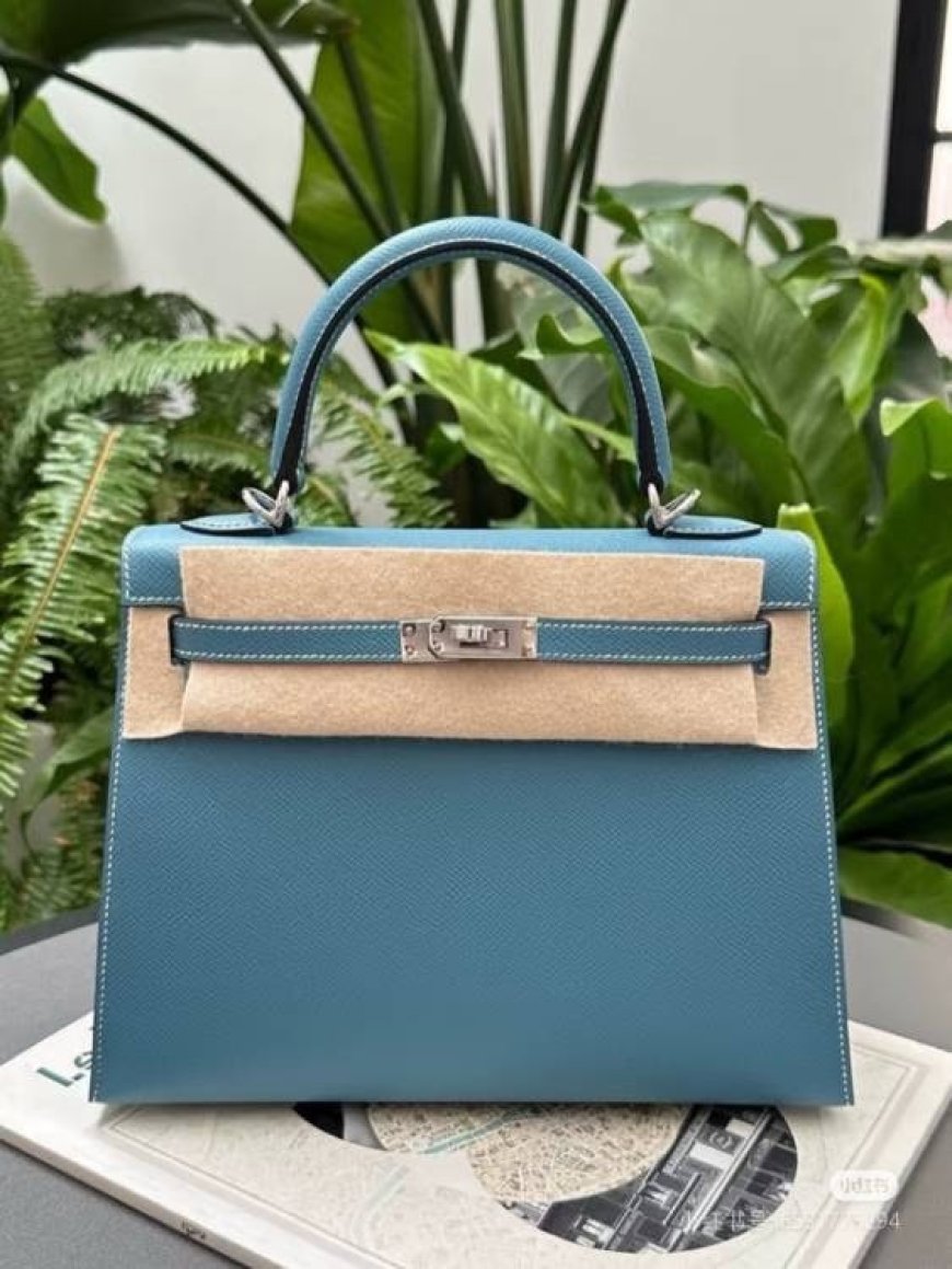 Top Fashion Tips for Styling Luxury-Inspired Handbags