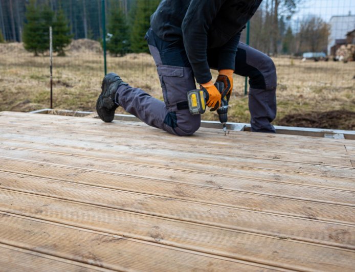 Custom Deck Builders for Safe and Beautiful Outdoor Spaces