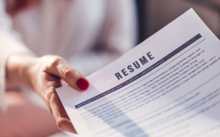 How to Write a Software Engineer CV in the UK: Skills, Projects and Experience