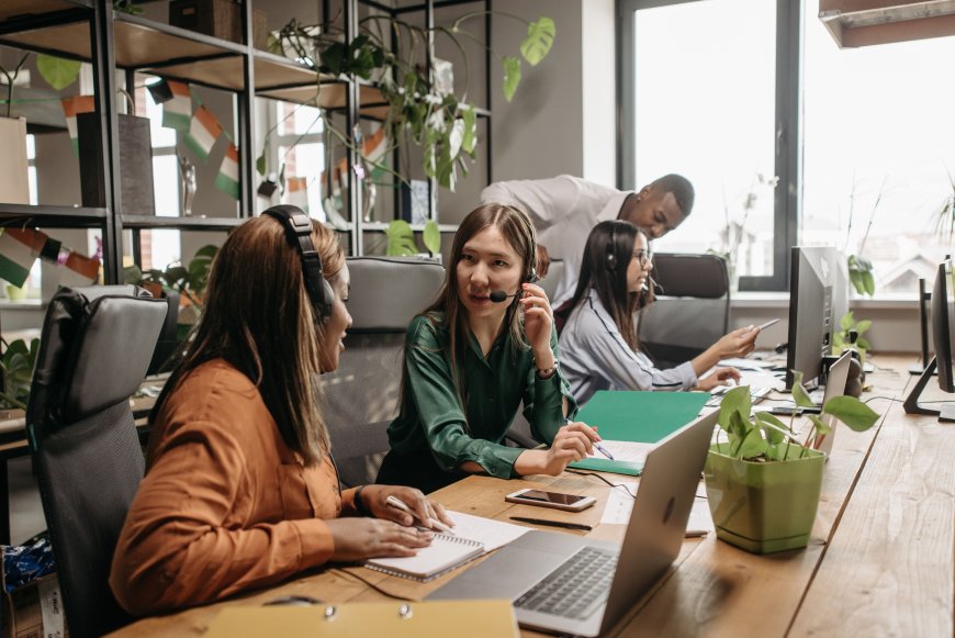 Why Online Retailers Need Dedicated Contact Centers During Peak Shopping Seasons