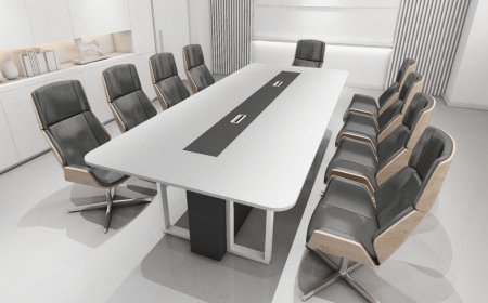 Best Materials to Consider When Buying a Meeting Table in Dubai